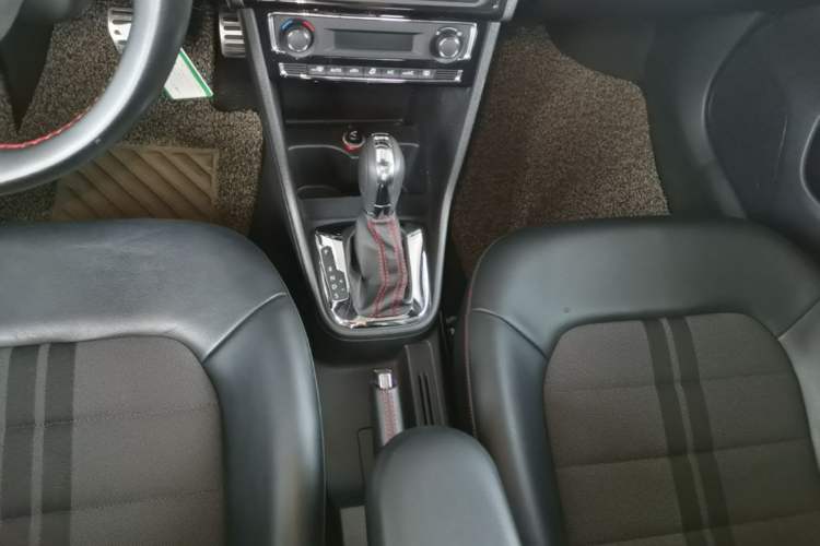 Used Volkswagen Jetta 2015 1.4TSI Automatic Sport Model Gear Lever