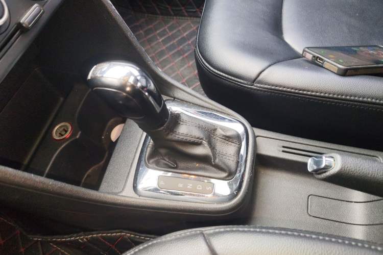 Used Volkswagen Jetta 2015 1.6L Automatic Comfort Model Gear Lever