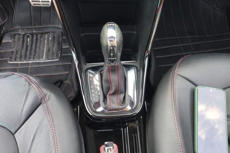 Used Volkswagen Jetta 2015 1.4TSI Automatic Sport Model Gear Lever