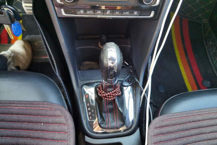 Used Volkswagen Jetta 2015 1.4TSI Automatic Sport Model Gear Lever