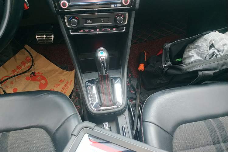 Used Volkswagen Jetta 2015 1.4TSI Automatic Sport Model Gear Lever