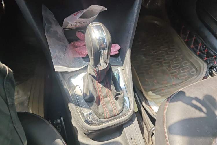 Used Volkswagen Jetta 2015 1.4TSI Automatic Sport Model Gear Lever