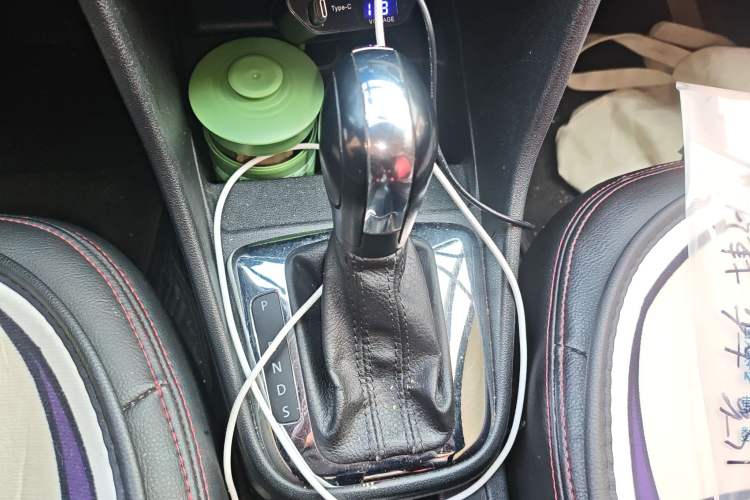 Used Volkswagen Jetta 2015 1.6L Automatic Fashion Model Gear Lever