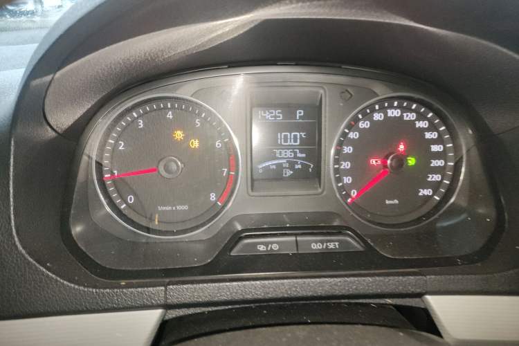 Used Volkswagen Jetta 2015 1.4TSI Automatic Sport Model Instrument Cluster