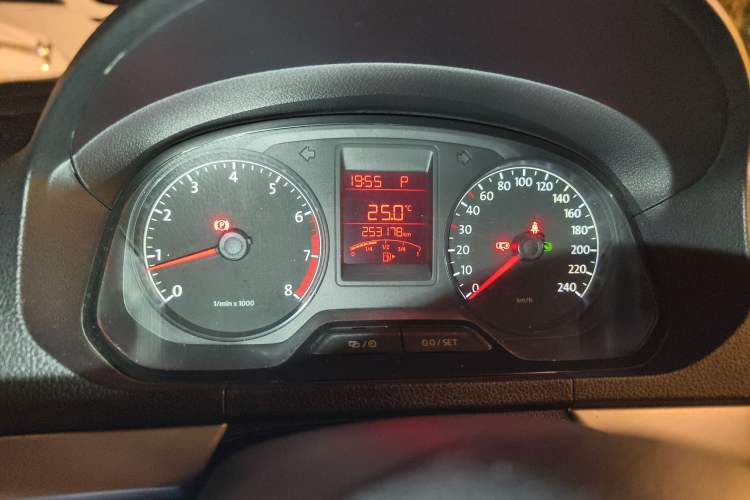 Used Volkswagen Jetta 2015 1.6L Automatic Fashion Model Instrument Cluster