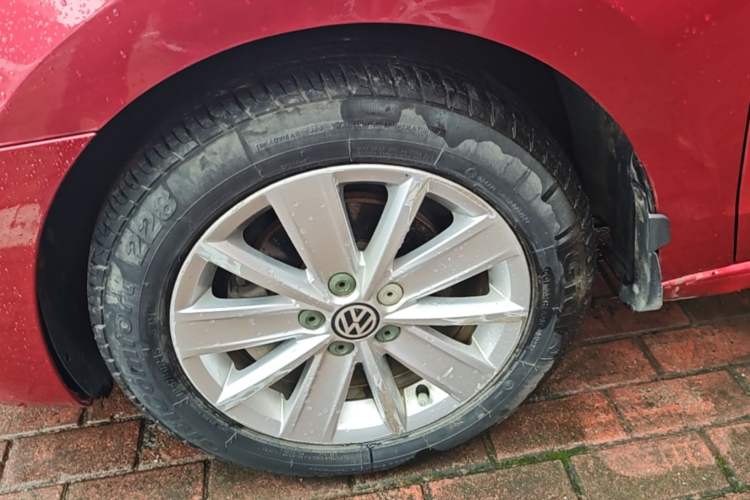 Used Volkswagen Jetta 2015 1.6L Automatic Comfort Model Left Front Wheel Hub