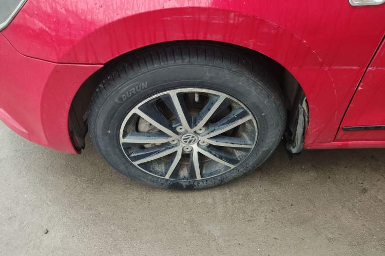 Used Volkswagen Jetta 2015 1.4TSI Automatic Sport Model Left Front Wheel Hub