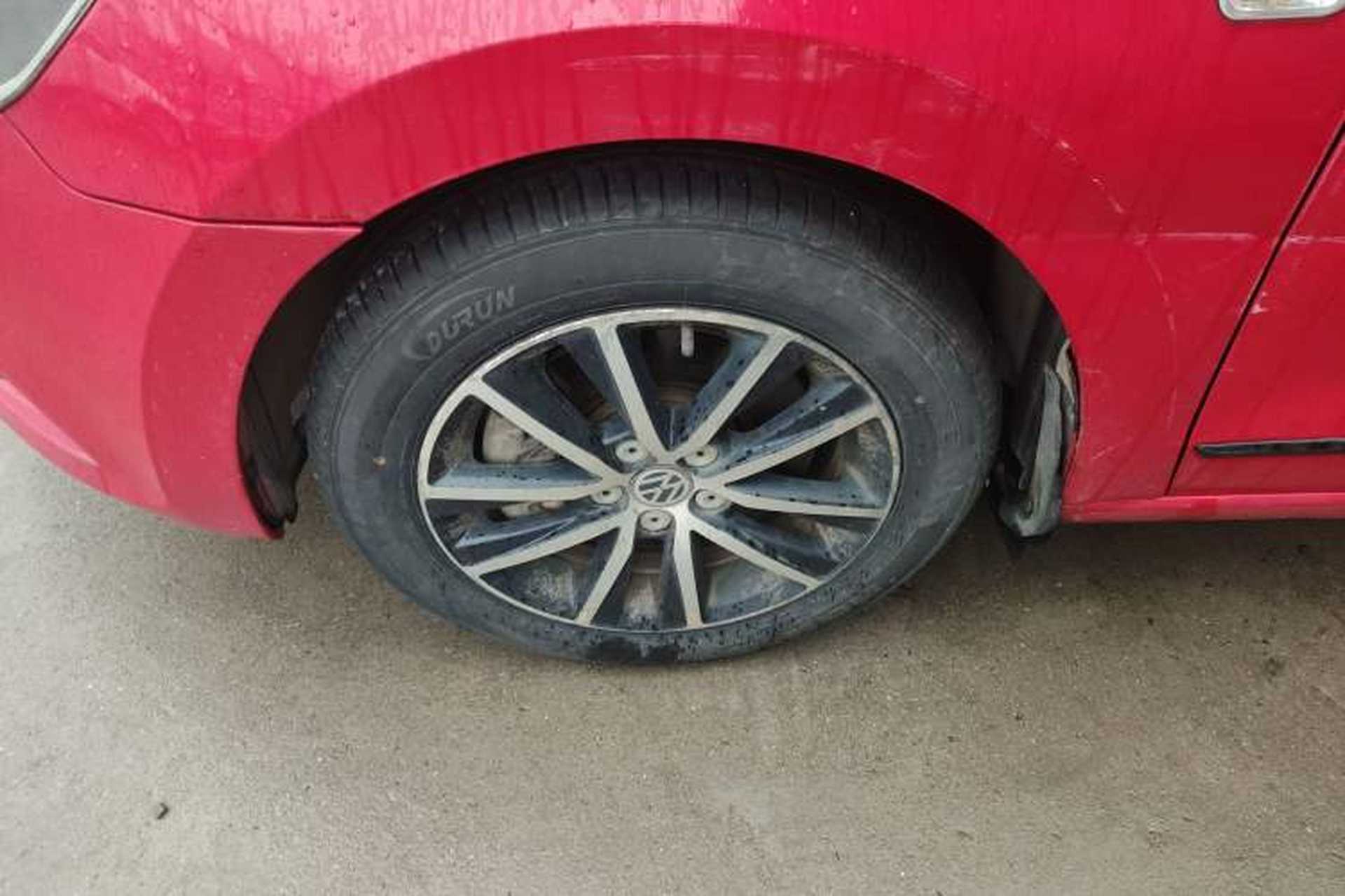 Used Volkswagen Jetta 2015 1.4TSI Automatic Sport Model Left Front Wheel Hub