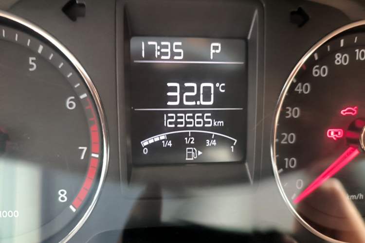 Used Volkswagen Jetta 2015 1.6L Automatic Luxury Model Odometer Close Up