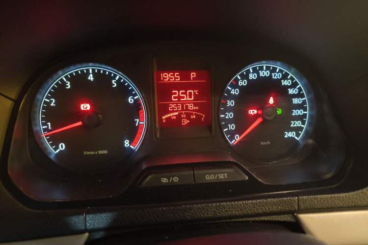 Used Volkswagen Jetta 2015 1.6L Automatic Fashion Model Odometer Close Up