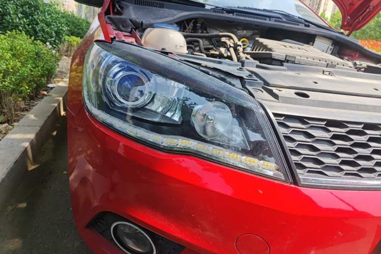 Used Volkswagen Jetta 2015 1.4TSI Automatic Sport Model Right Front Headlight