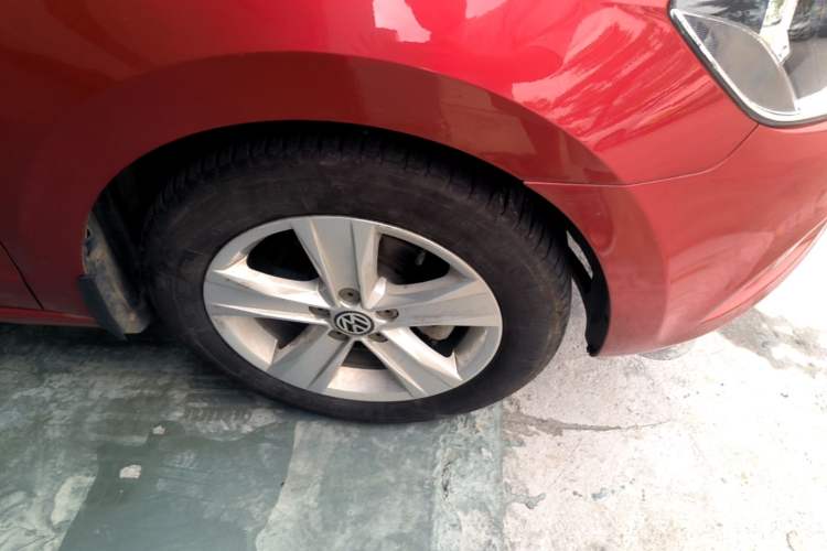 Used Volkswagen Jetta 2015 1.6L Automatic Luxury Model Right Front Wheel Hub