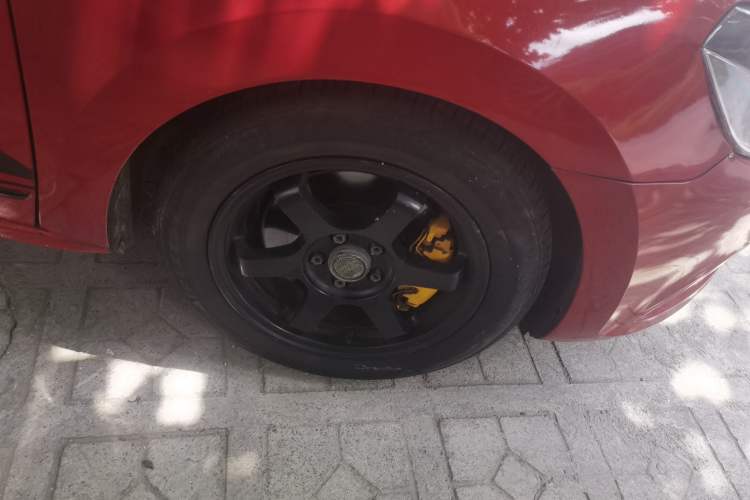 Used Volkswagen Jetta 2015 1.4TSI Automatic Sport Model Right Front Wheel Hub