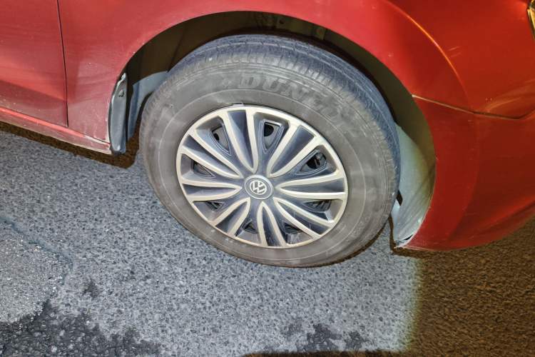 Used Volkswagen Jetta 2015 1.6L Automatic Fashion Model Right Front Wheel Hub