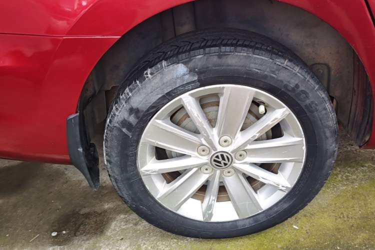 Used Volkswagen Jetta 2015 1.6L Automatic Comfort Model Right Rear Wheel Hub