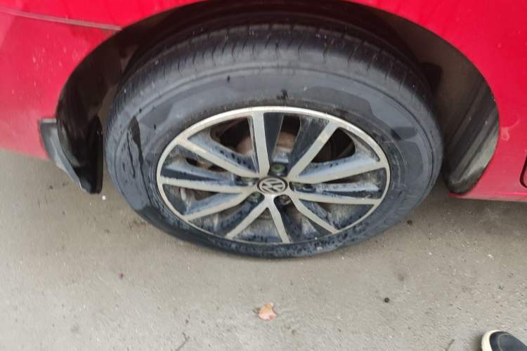 Used Volkswagen Jetta 2015 1.4TSI Automatic Sport Model Right Rear Wheel Hub