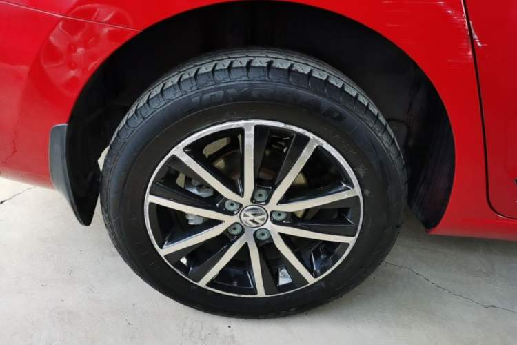 Used Volkswagen Jetta 2015 1.4TSI Automatic Sport Model Right Rear Wheel Hub