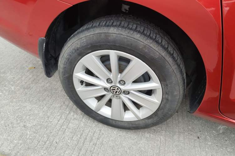 Used Volkswagen Jetta 2015 1.6L Automatic Comfort Model Right Rear Wheel Hub