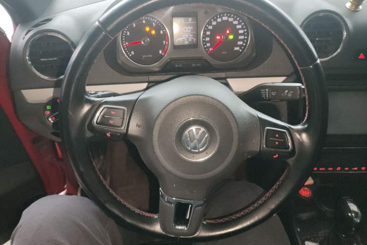 Used Volkswagen Jetta 2015 1.4TSI Automatic Sport Model Steering Wheel