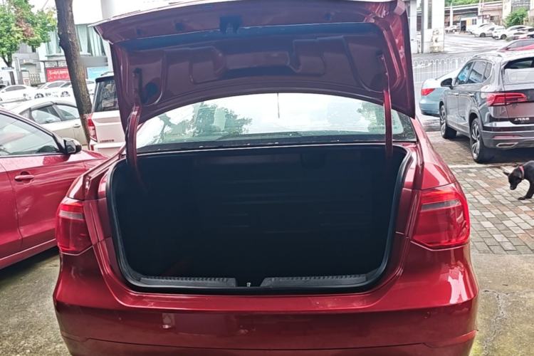 Used Volkswagen Jetta 2015 1.6L Automatic Comfort Model Trunk