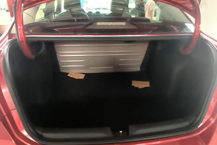 Used Volkswagen Jetta 2015 1.6L Automatic Luxury Model Trunk