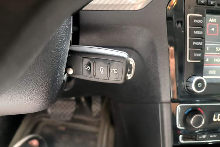 Used Volkswagen Jetta 2015 1.6L Automatic Luxury Model Vehicle Key
