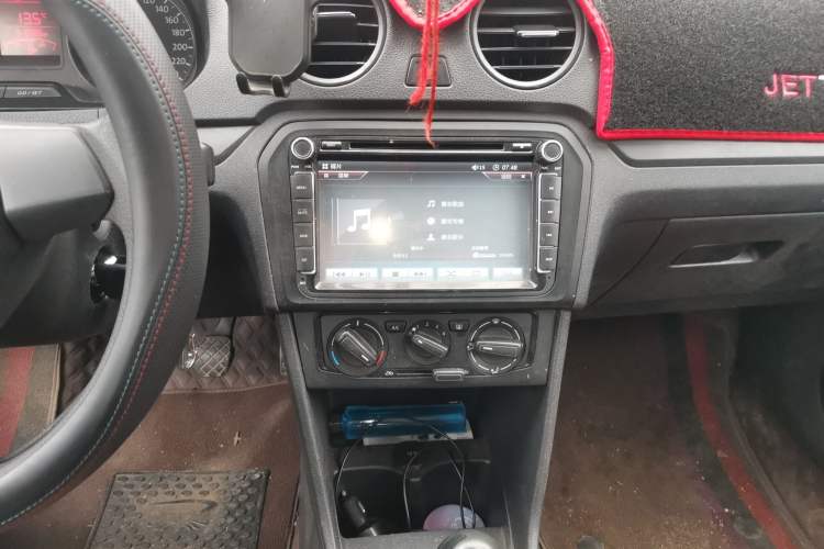 Used Volkswagen Jetta 2015 1.4L Manual Fashion Model Audio And AC Panel