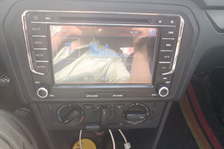 Used Volkswagen Jetta 2015 1.6L Manual Fashion Edition Audio And AC Panel