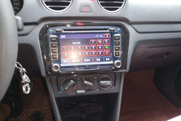 Used Volkswagen Jetta 2015 Value Edition 1.6L Manual Fashionable Style Audio And AC Panel