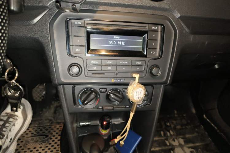 Used Volkswagen Jetta 2015 Zhuihui Edition 1.4L Manual Fashion Model Audio And AC Panel