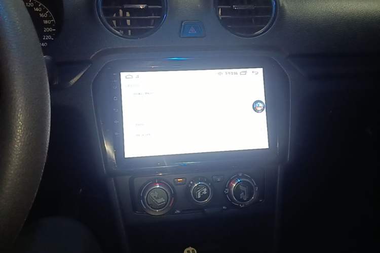 Used Volkswagen Jetta 2015 Value Edition 1.6L Manual Fashionable Style Audio And AC Panel