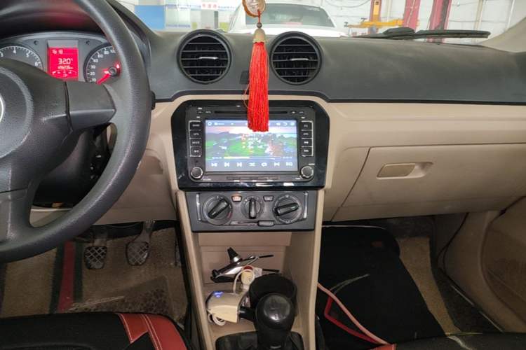 Used Volkswagen Jetta 2015 Zhuihui Edition 1.4L Manual Fashion Model Audio And AC Panel