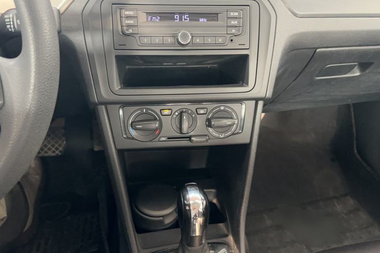 Used Volkswagen Jetta 2015 1.6L Automatic Fashion Model Audio And AC Panel