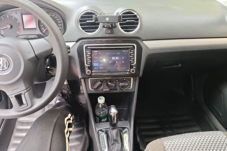 Used Volkswagen Jetta 2015 Value Edition 1.6L Automatic Comfort Version Audio And AC Panel