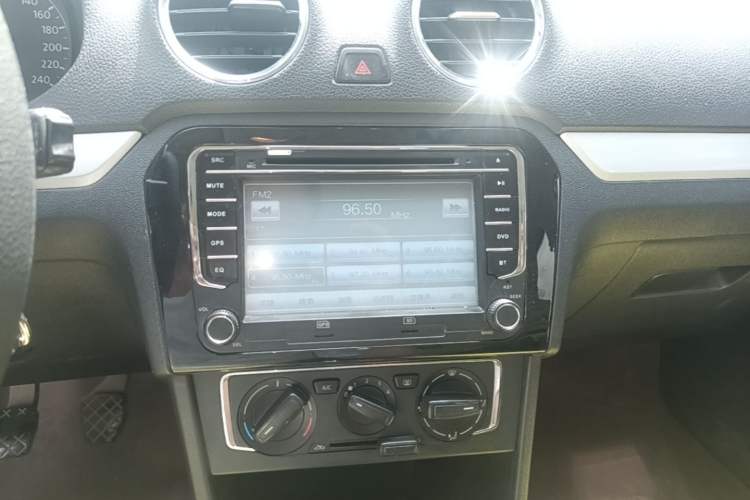 Used Volkswagen Jetta 2015 1.6L Manual Comfort Model Audio And AC Panel