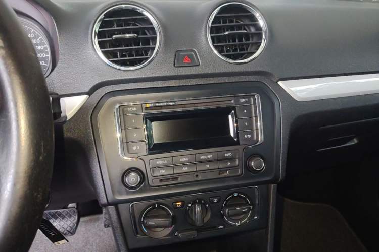 Used Volkswagen Jetta 2015 1.6L Automatic Comfort Model Audio And AC Panel