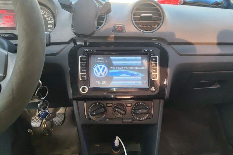 Used Volkswagen Jetta 2015 Value Edition 1.6L Manual Fashionable Style Audio And AC Panel