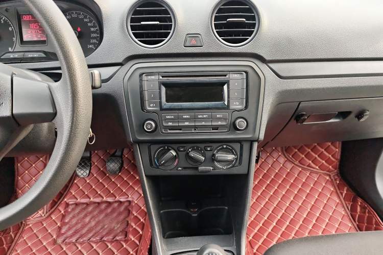 Used Volkswagen Jetta 2015 Zhuihui Edition 1.4L Manual Fashion Model Audio And AC Panel