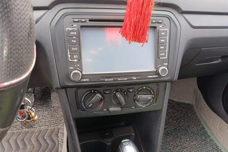 Used Volkswagen Jetta 2015 1.6L Automatic Fashion Model Audio And AC Panel