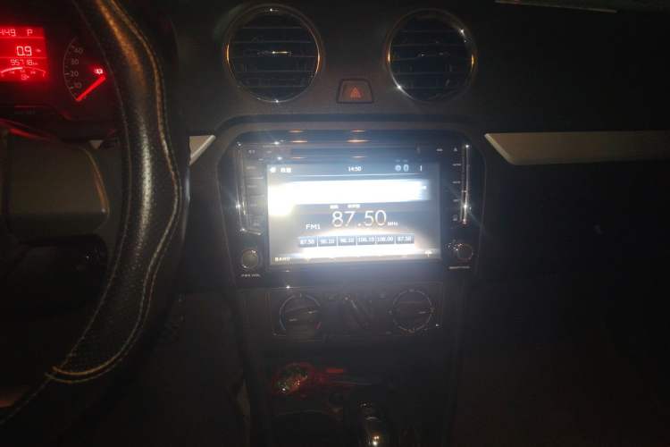 Used Volkswagen Jetta 2015 Value Edition 1.6L Automatic Comfort Version Audio And AC Panel