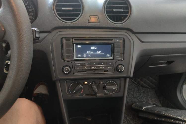 Used Volkswagen Jetta 2015 Value Edition 1.6L Manual Fashionable Style Audio And AC Panel