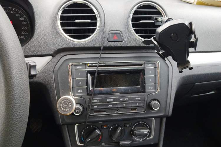 Used Volkswagen Jetta 2015 1.6L Manual Comfort Model Audio And AC Panel