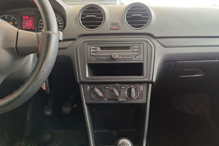 Used Volkswagen Jetta 2015 1.4L Manual Fashion Model Audio And AC Panel