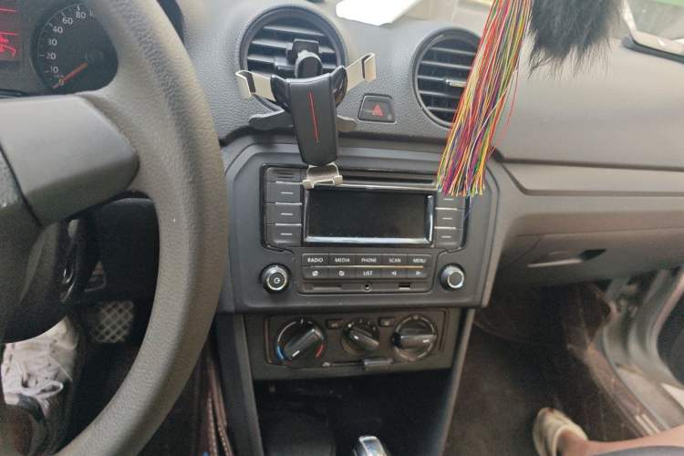 Used Volkswagen Jetta 2015 1.6L Automatic Fashion Model Audio And AC Panel