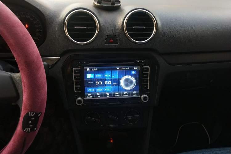 Used Volkswagen Jetta 2015 Value Edition 1.6L Manual Fashionable Style Audio And AC Panel
