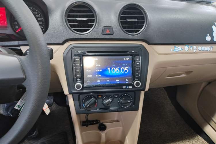 Used Volkswagen Jetta 2015 1.4L Manual Fashion Model Audio And AC Panel