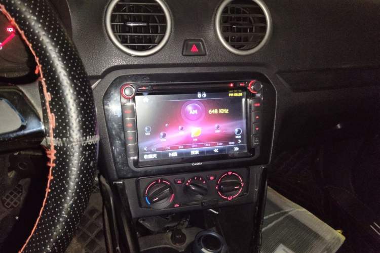 Used Volkswagen Jetta 2015 Zhuihui Edition 1.4L Manual Fashion Model Audio And AC Panel