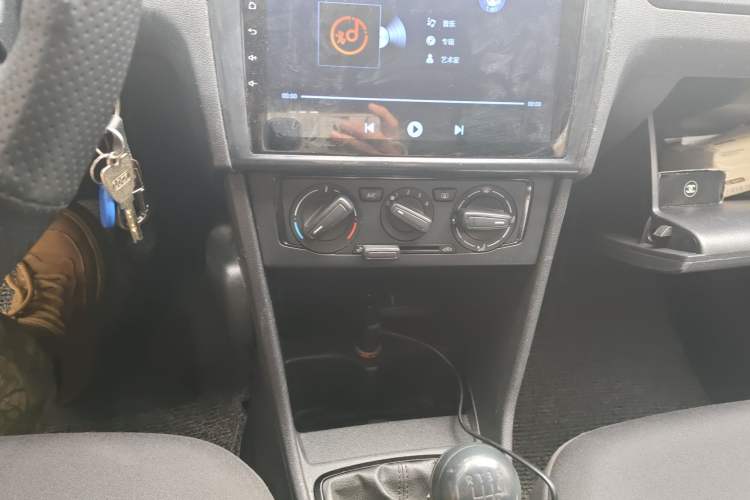 Used Volkswagen Jetta 2015 Value Edition 1.6L Manual Fashionable Style Audio And AC Panel