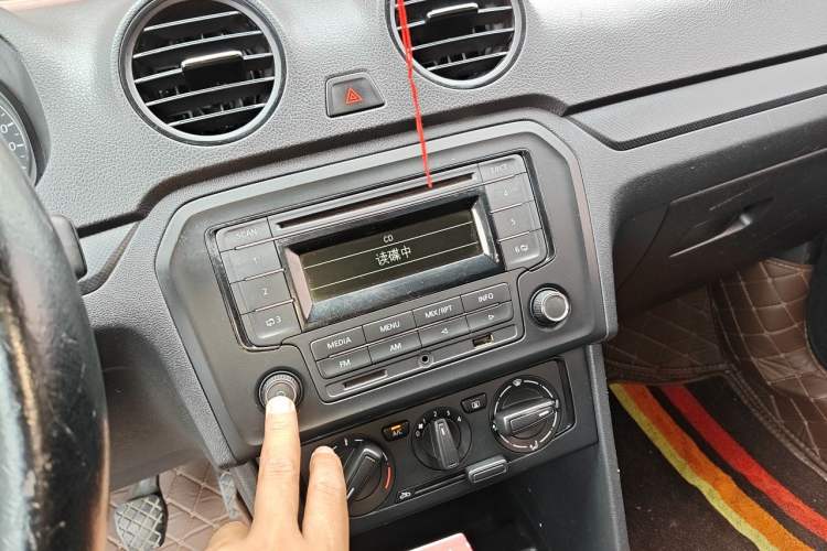 Used Volkswagen Jetta 2015 Zhuihui Edition 1.4L Manual Fashion Model Audio And AC Panel