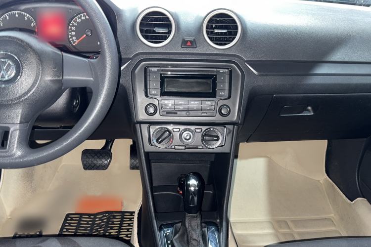 Used Volkswagen Jetta 2015 Value Edition 1.6L Automatic Fashion Version Audio And AC Panel